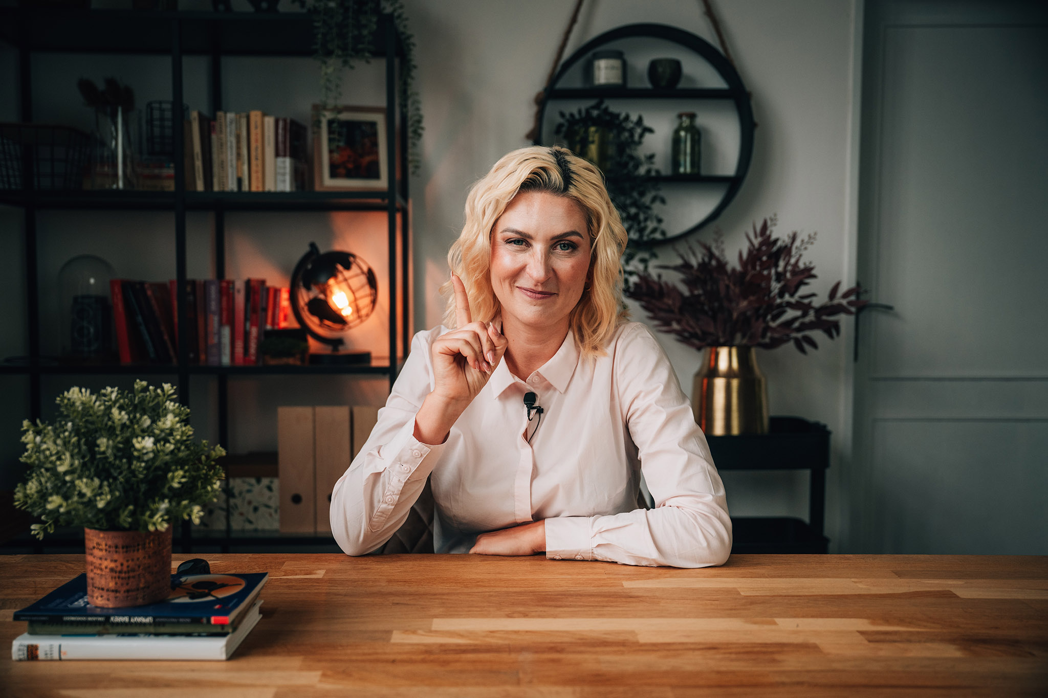 expertní osobní video, talking head video, žena mluvící do kamery, vzdělávací obsah