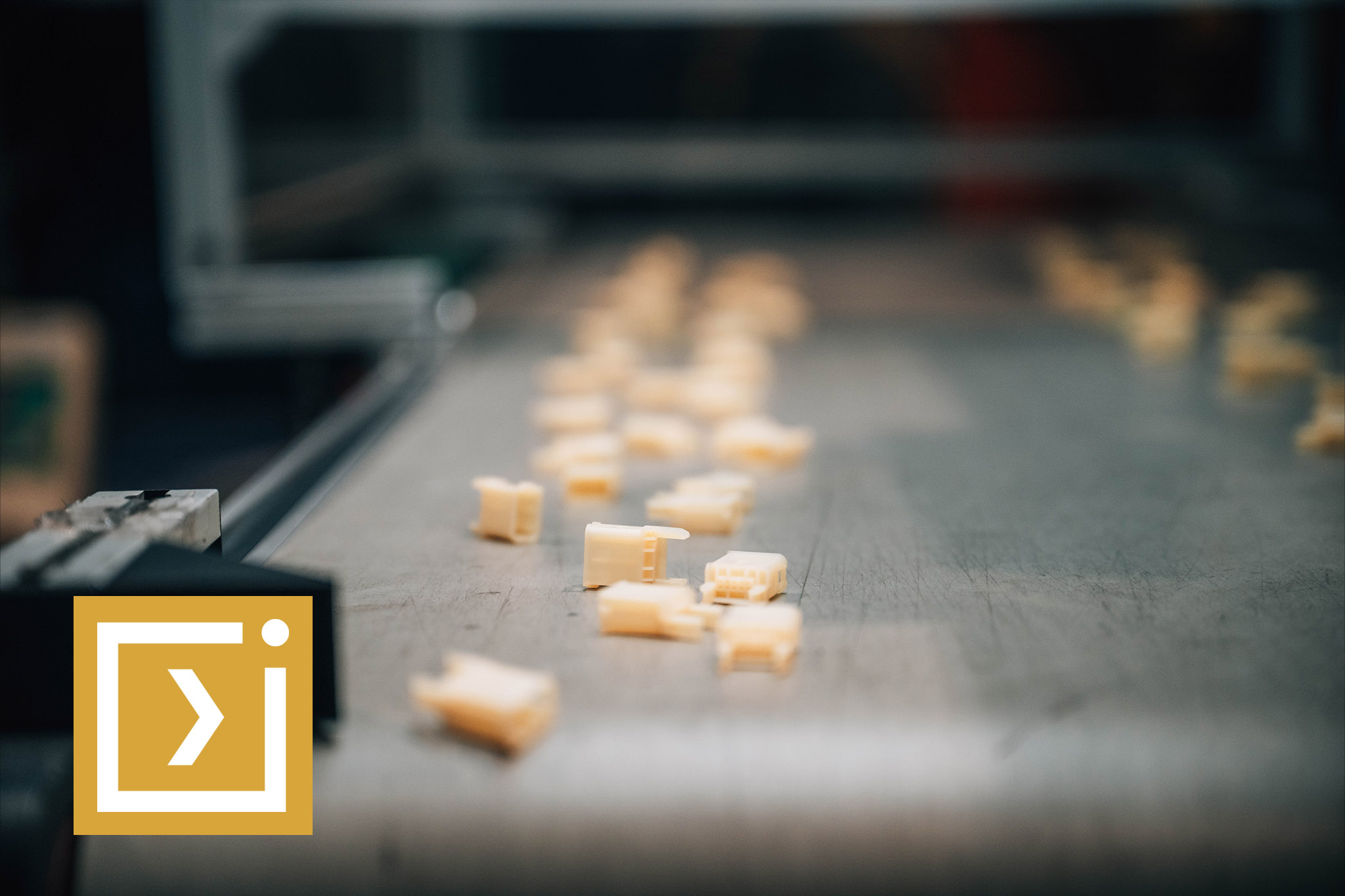 interní video z firmy, firemní výrobní video, video výrobků jedoucích po pásu