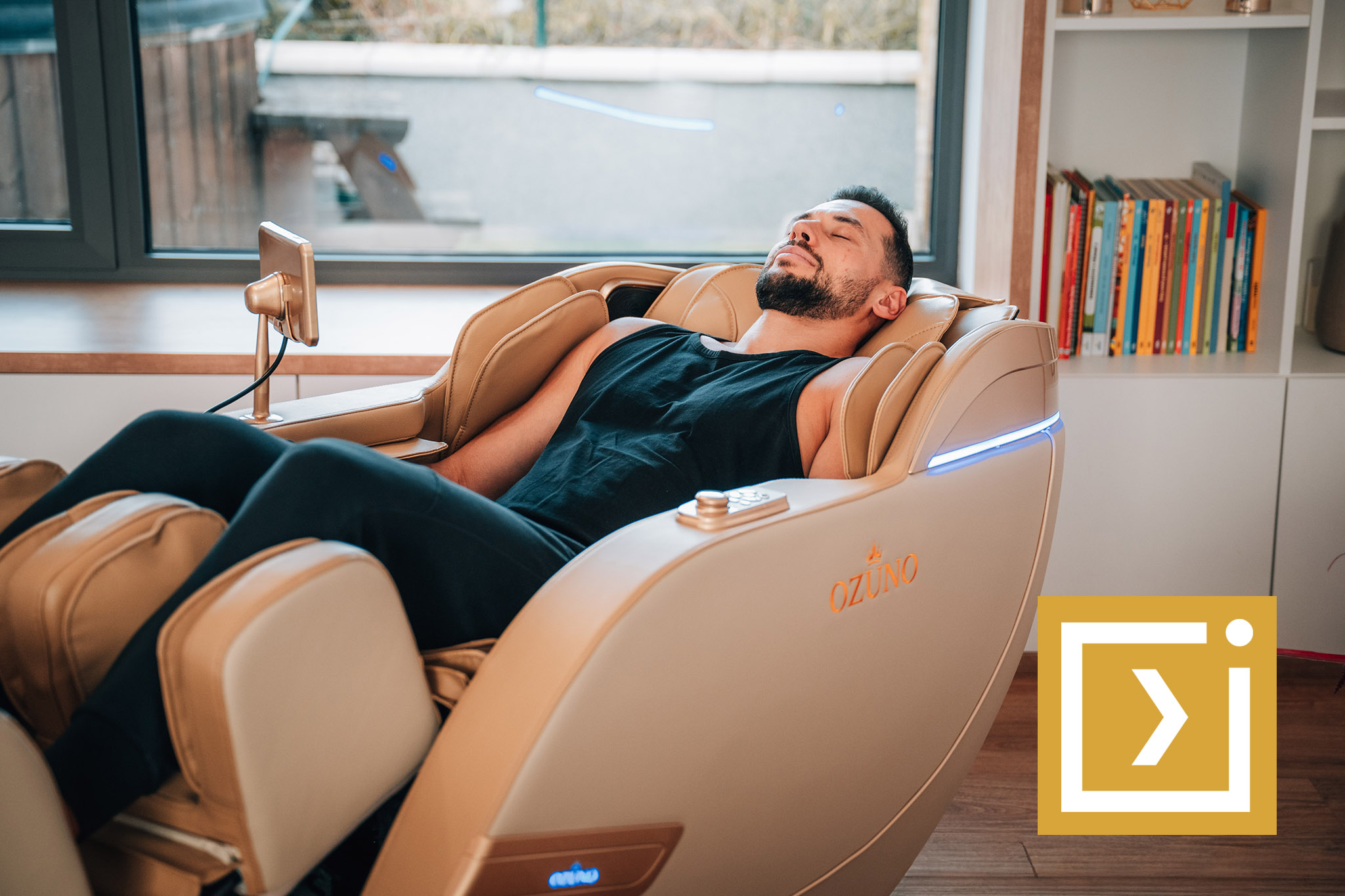 firemní video, promo video, prezentační video masážních křesel ozuno, muž ležící v masážním křesle ozuno